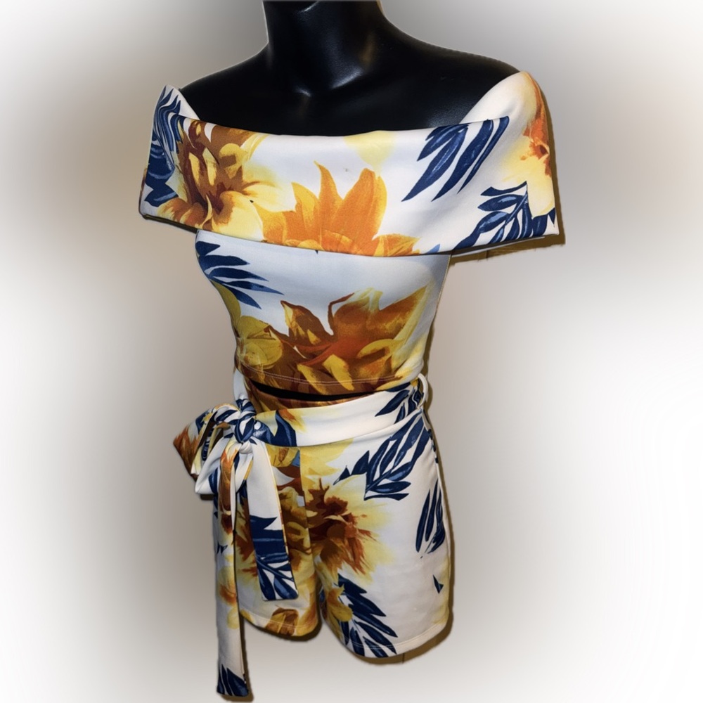 Women’s floral multicolor two piece e shirt set with belt